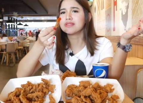[스압] 인도네시아에만 판다는 KFC 닭껍질 튀김이 먹고 싶었던 사람