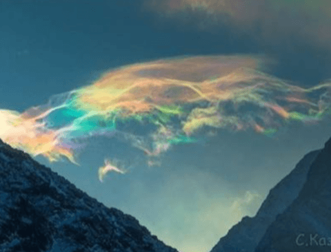 시베리아에서 촬영한 무지개빛 구름